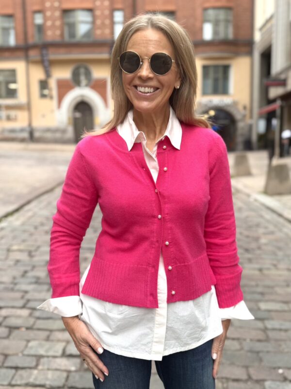 Taia Arrow neuletakki helmillä; pinkki