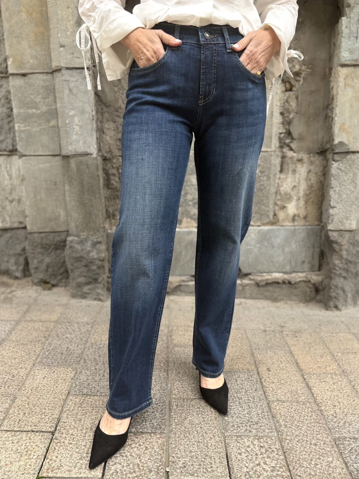 Gina Straight leg farkut 28", 30" ja 32"; moonlight blue
