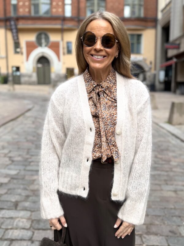 Zendaya V-aukkoinen neuletakki; luonnonvalkoinen