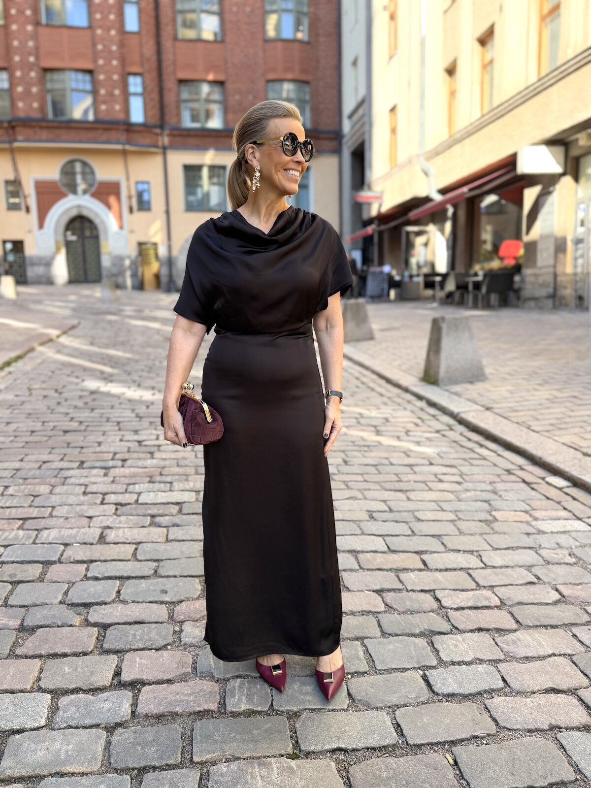 Evilia vesiputouskaulusmekko; tummanruskea - Image 3