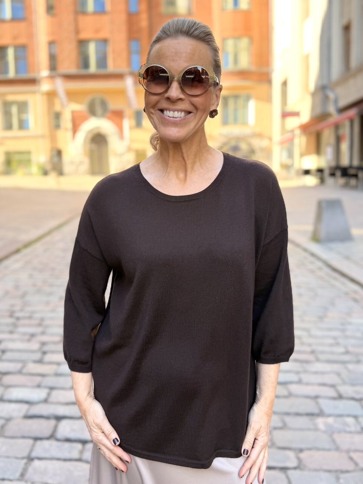 Danu 3/4 hihainen neule; tummanruskea