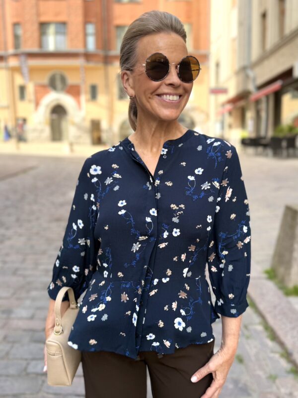 Constantina paita; sininen kukka