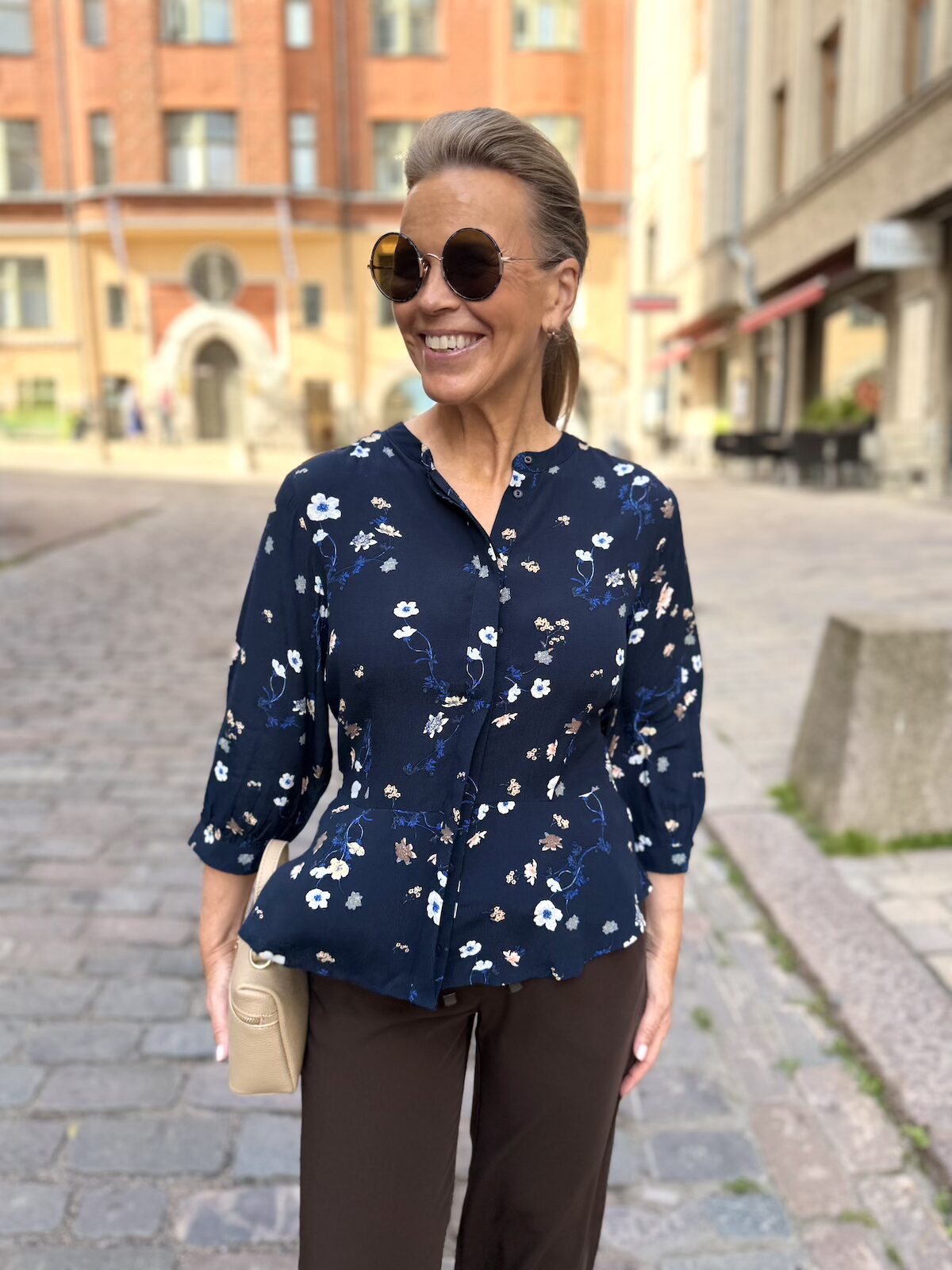 Constantina paita; sininen kukka - Image 2
