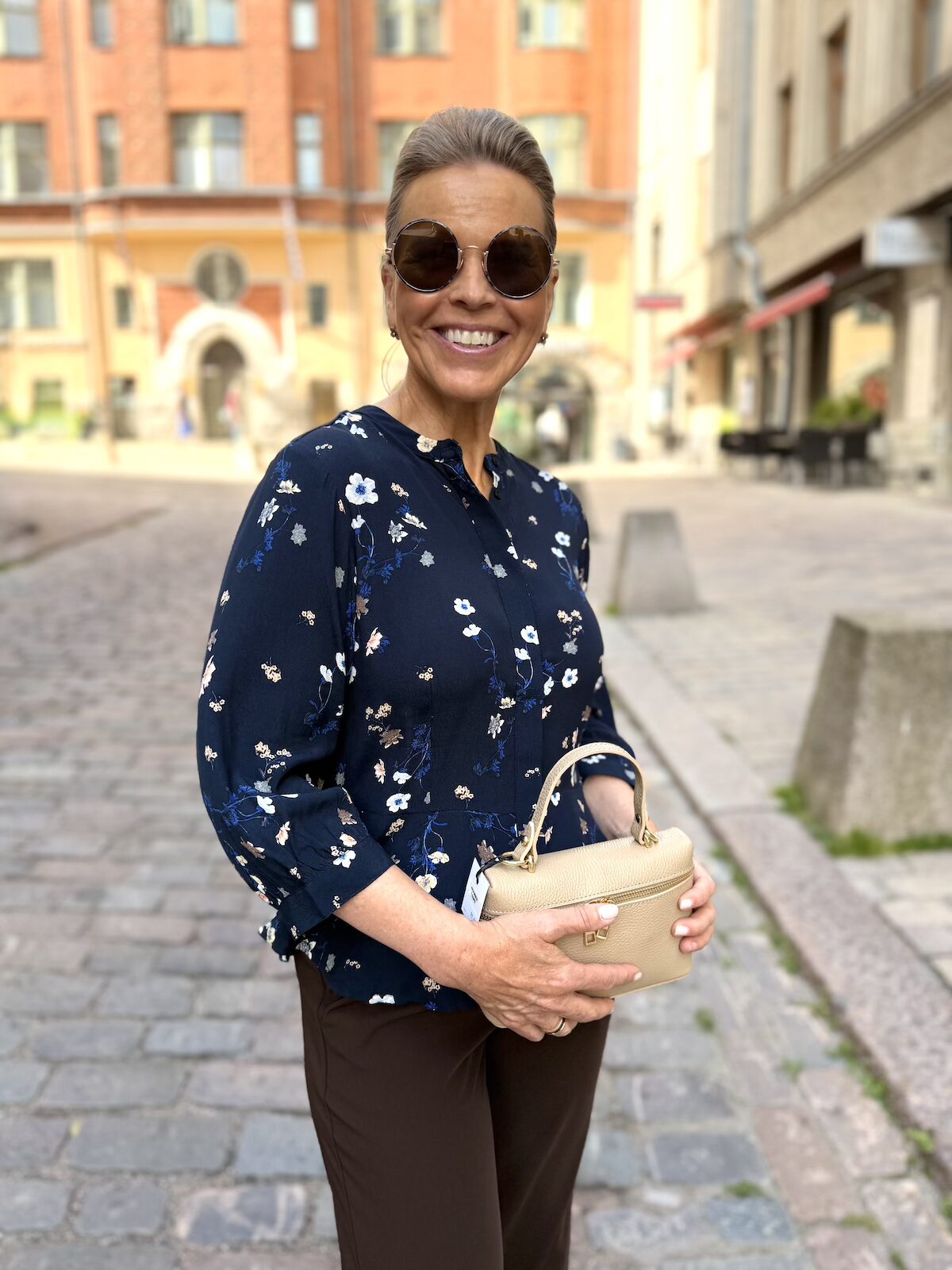 Constantina paita; sininen kukka - Image 3