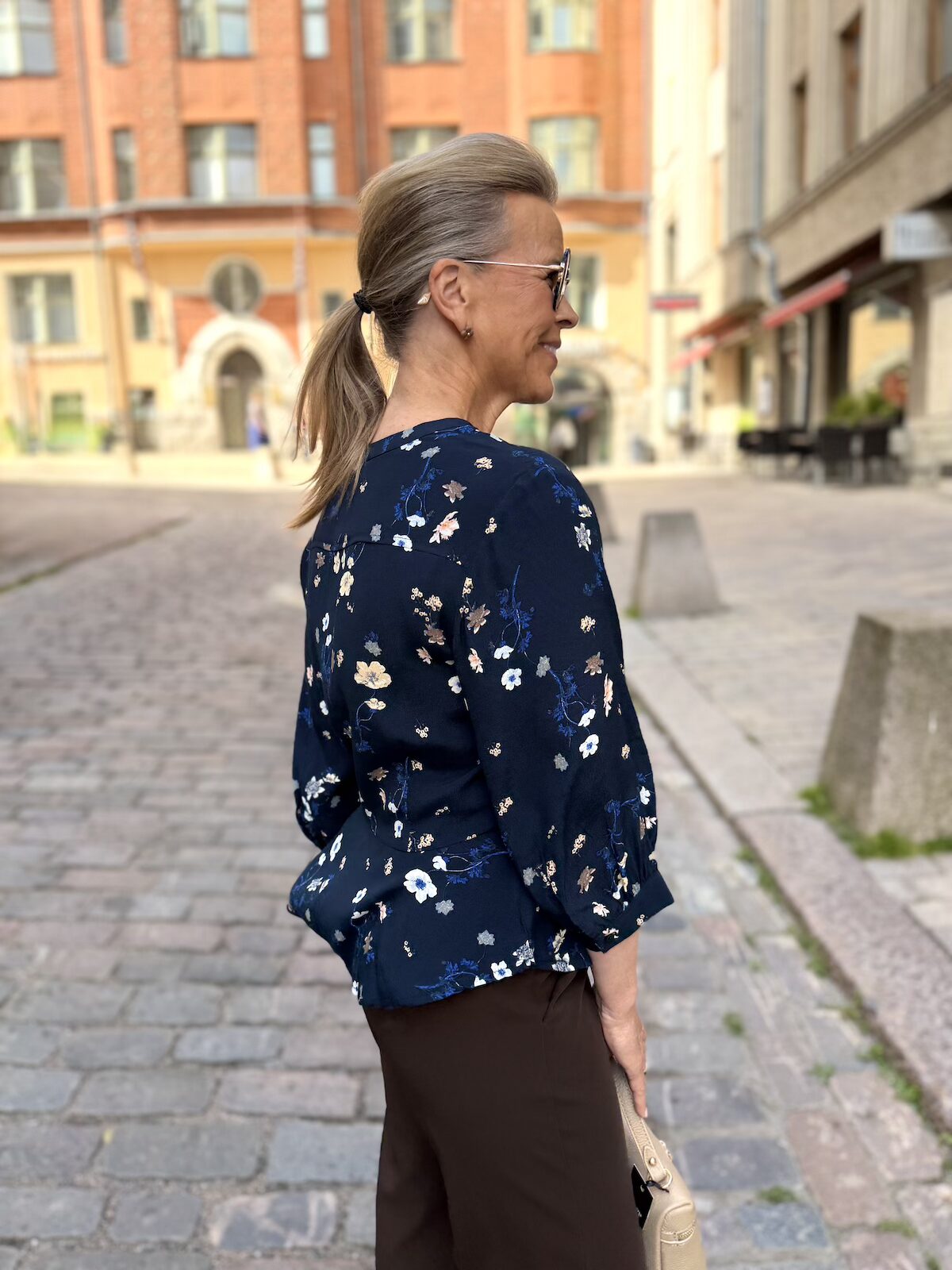 Constantina paita; sininen kukka - Image 4