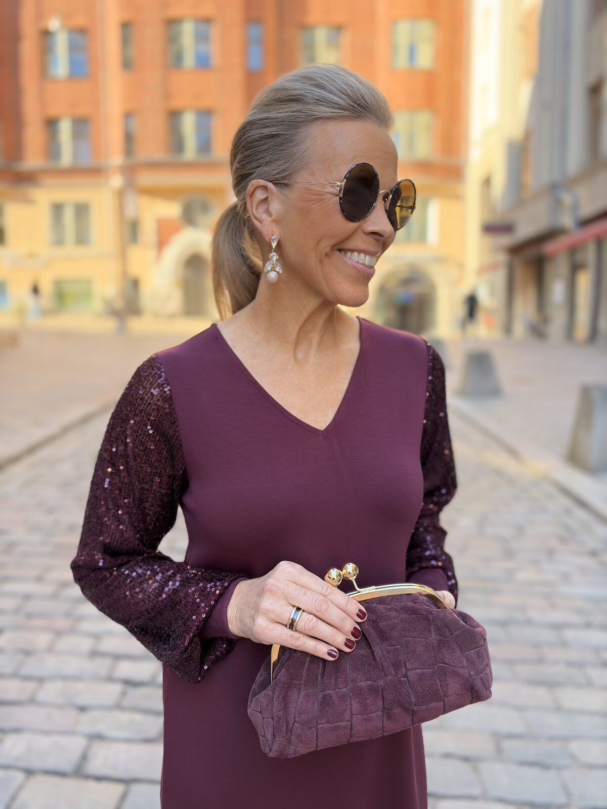 Chabrina mekko paljettihihoilla; viininpunainen - Image 4