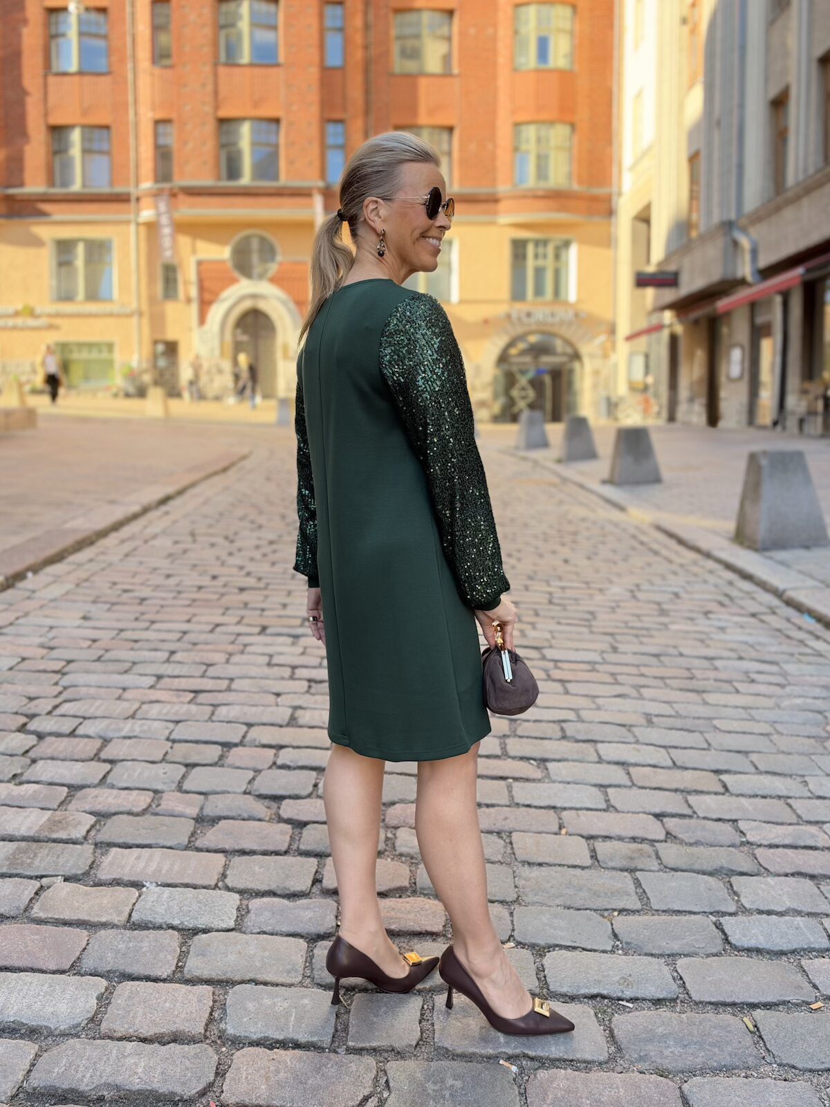 Chabrina mekko paljettihihoilla; vihreä - Image 7