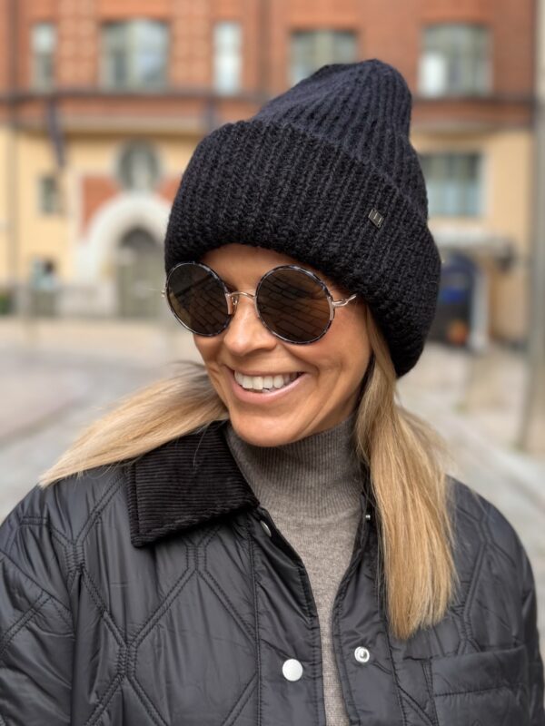 Mollie pipo fleecevuorella; musta
