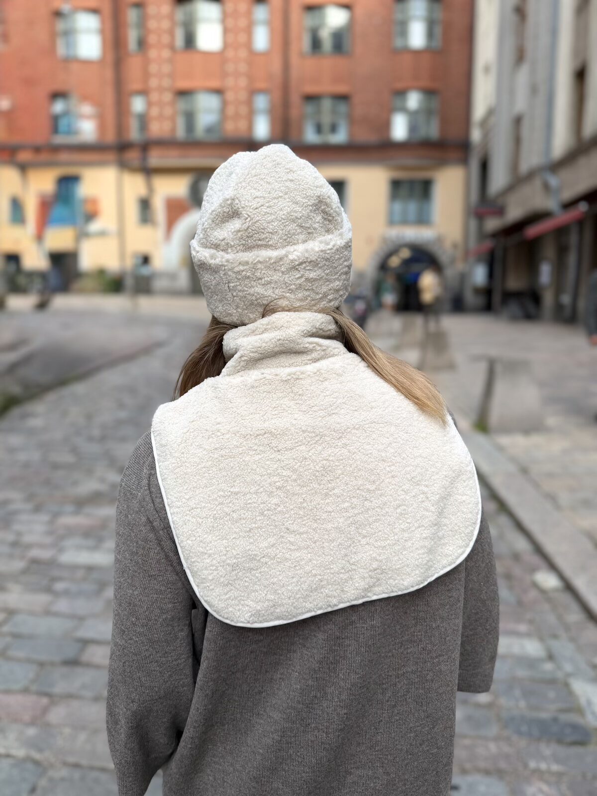 Samia teddykauluri vetoketjulla; luonnonvaalea - Image 3