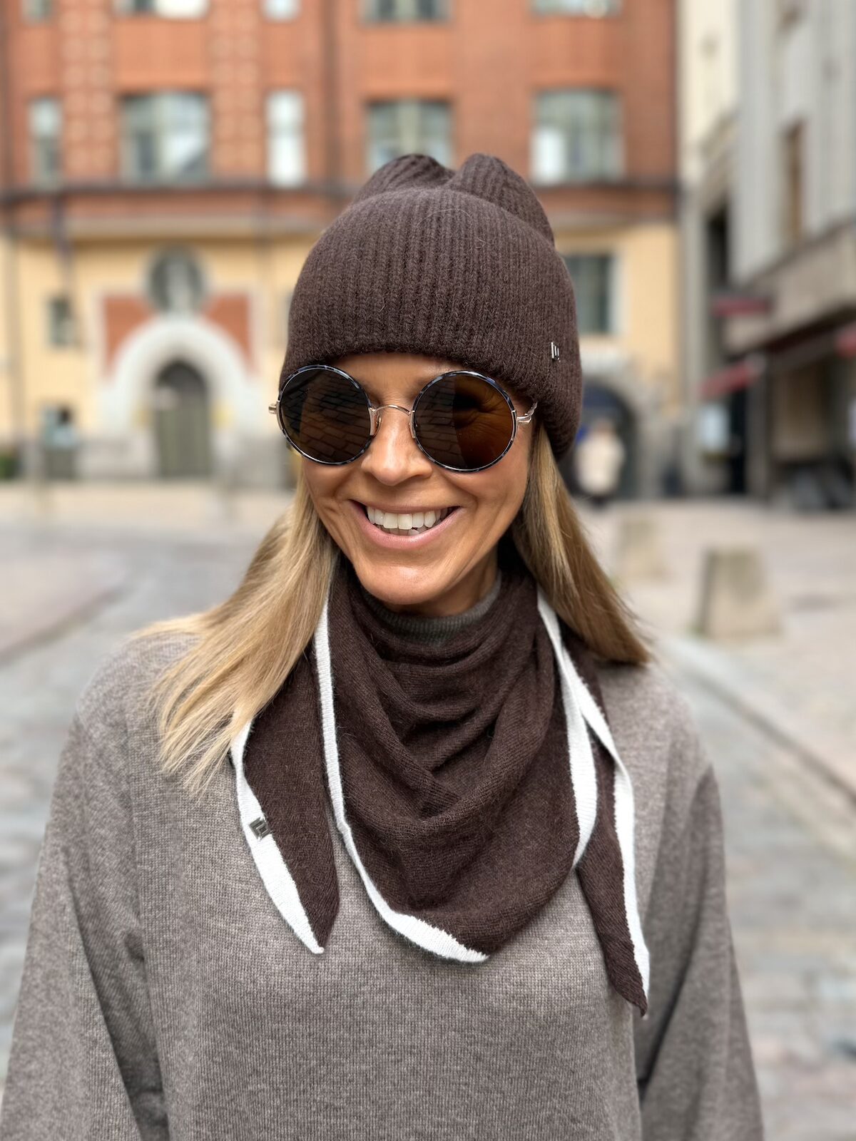 Ailish kolmiohuivi; tummanruskea - Image 2