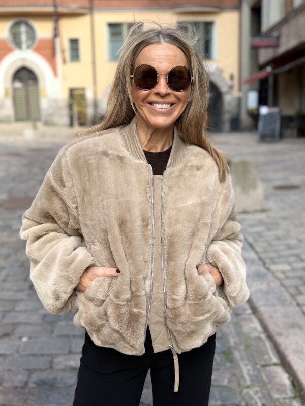 Estacia tekoturkkis bomber; beige