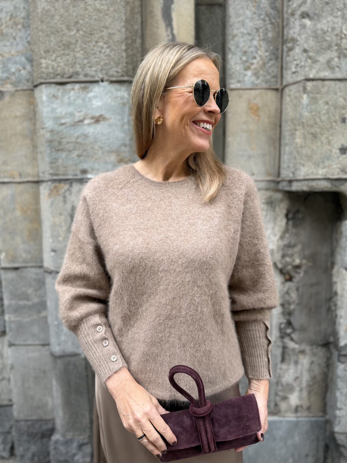 Ronda neule napeilla; beige - Image 2