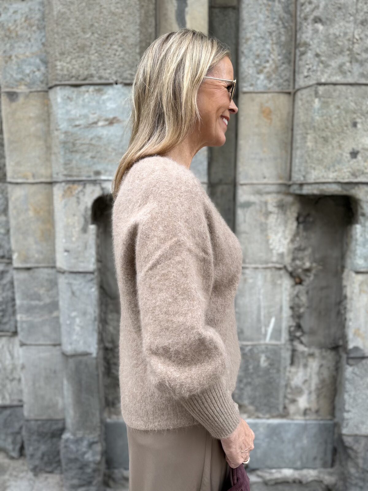 Ronda neule napeilla; beige - Image 4