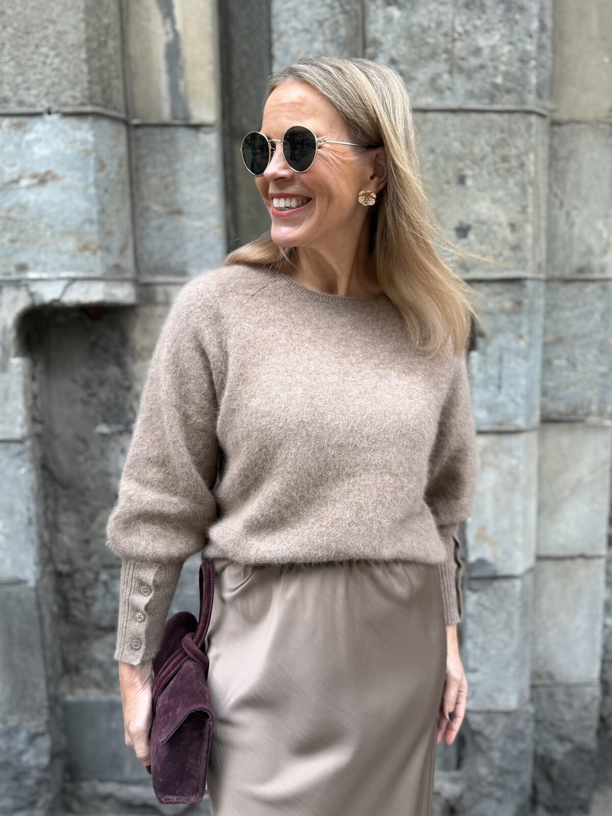 Ronda neule napeilla; beige - Image 8