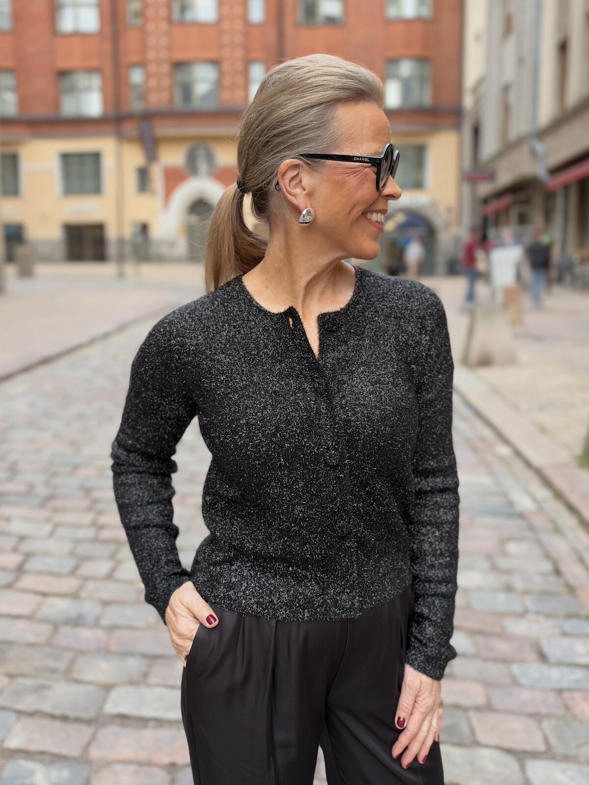 Patti kimalteleva neuletakki; musta - Image 3