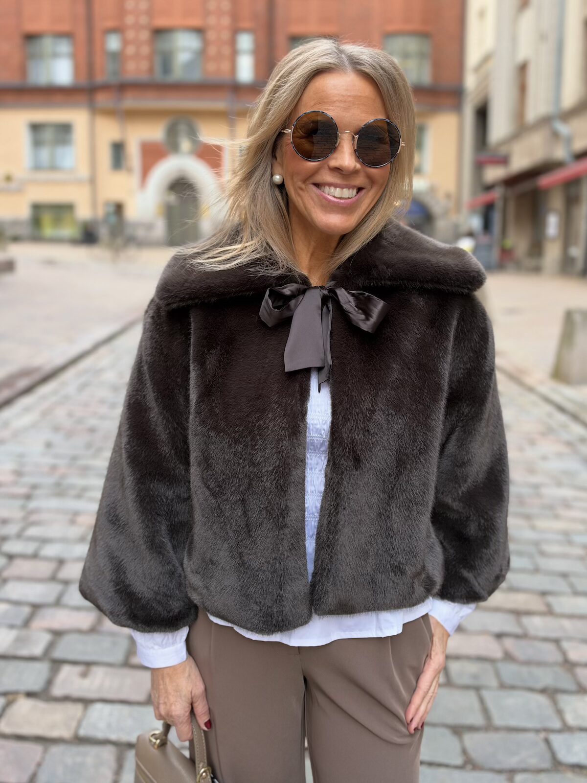 Yasminah tekoturkistakki nauhoilla; tummanruskea - Image 2