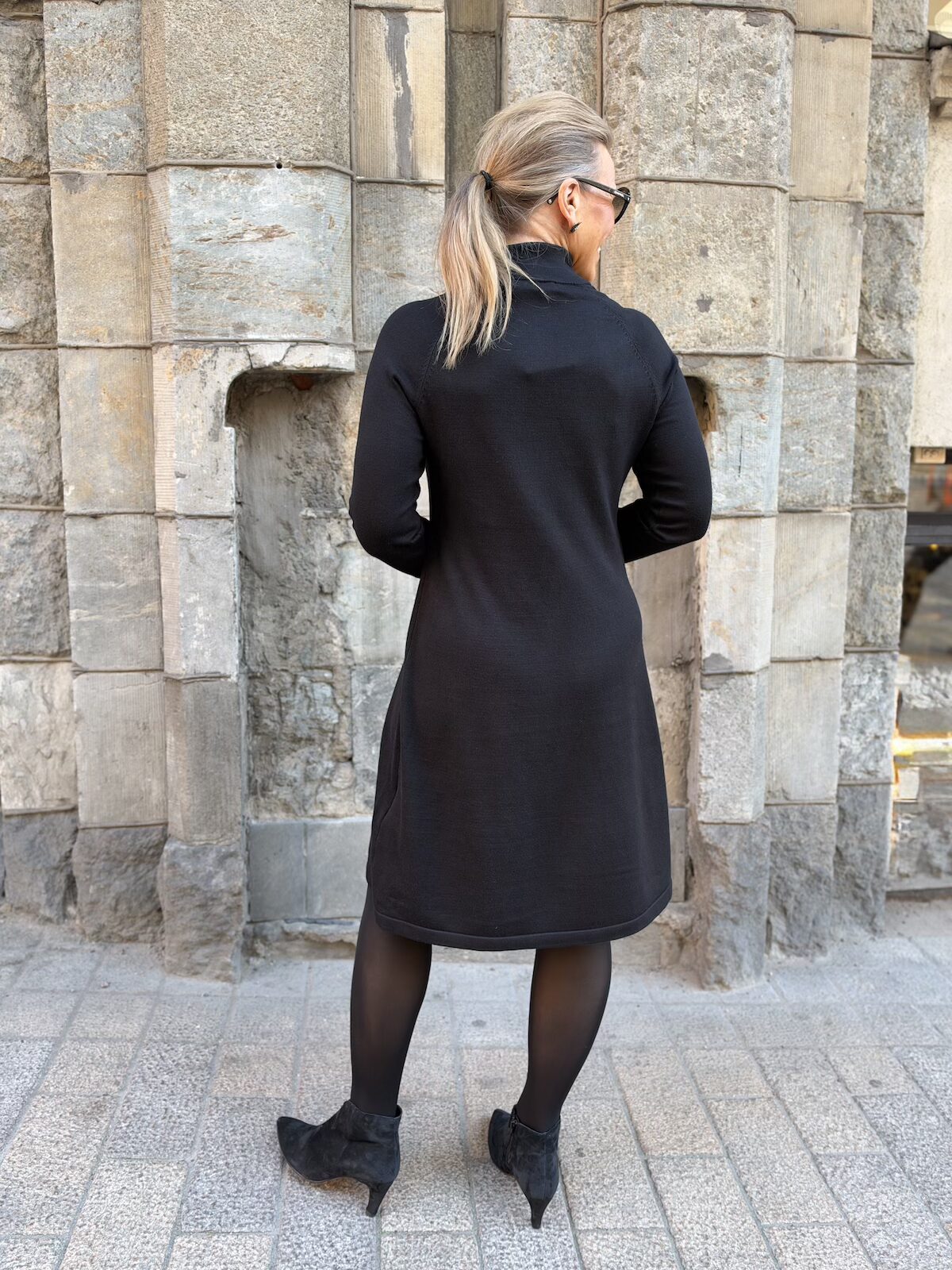 Aniki Annemarie neulemekko; musta - Image 7