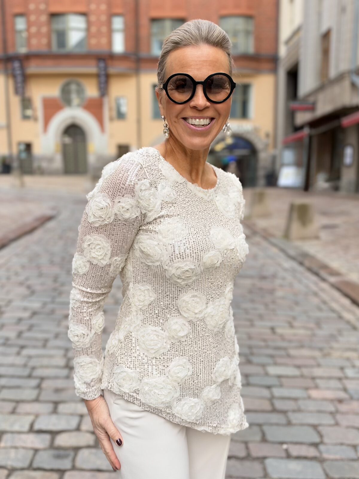 Susan ruusupaita; luonnonvalkoinen