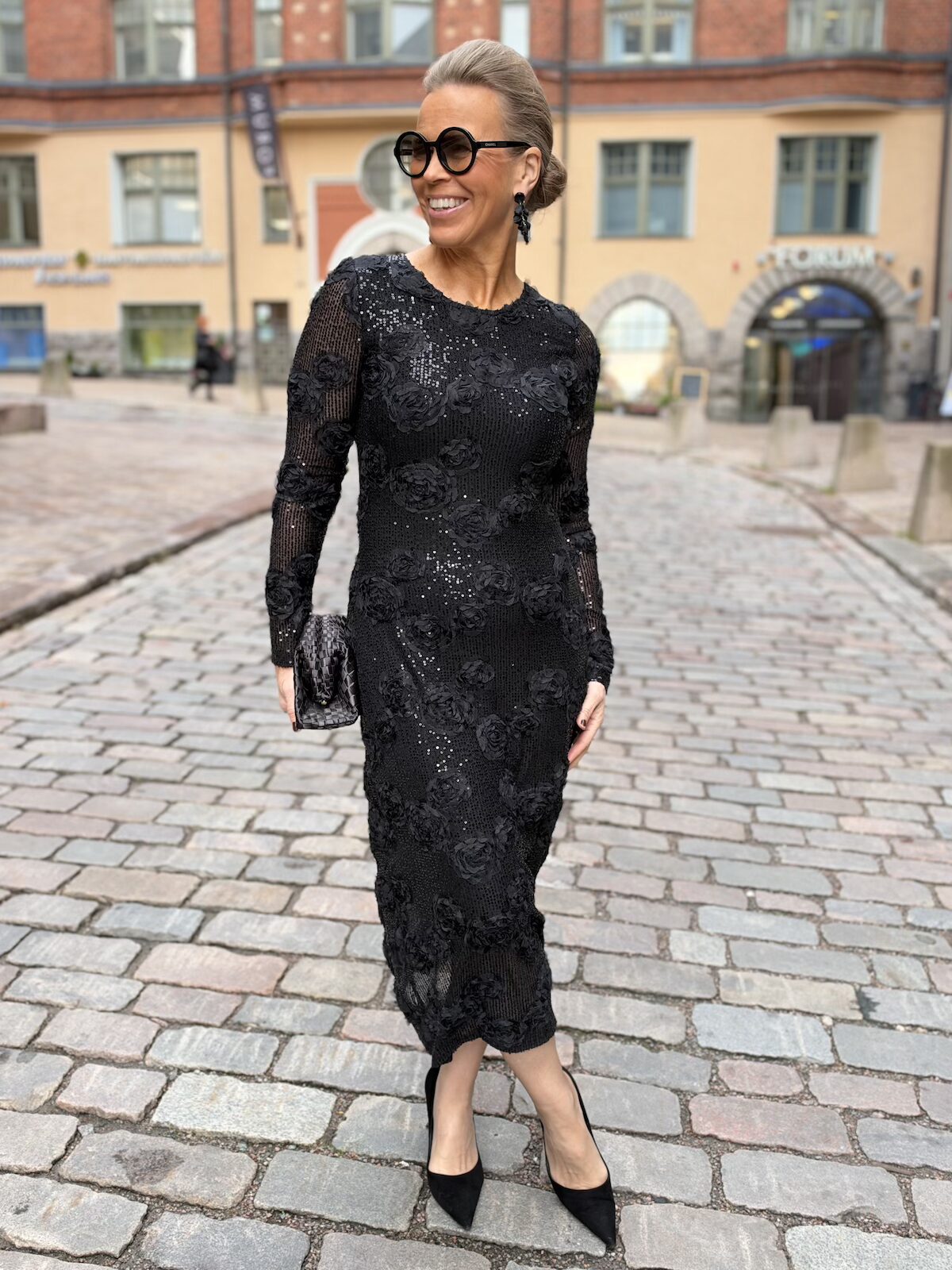 Susan ruusumekko; musta