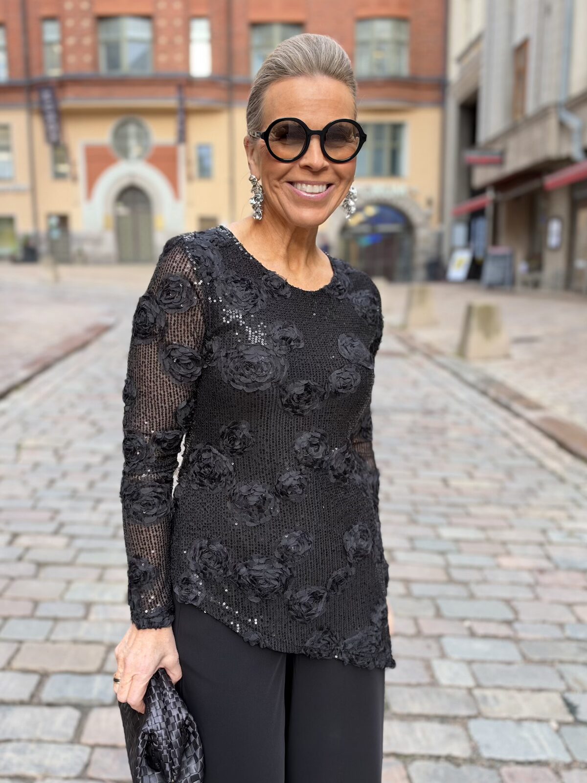 Susan ruusupaita; musta
