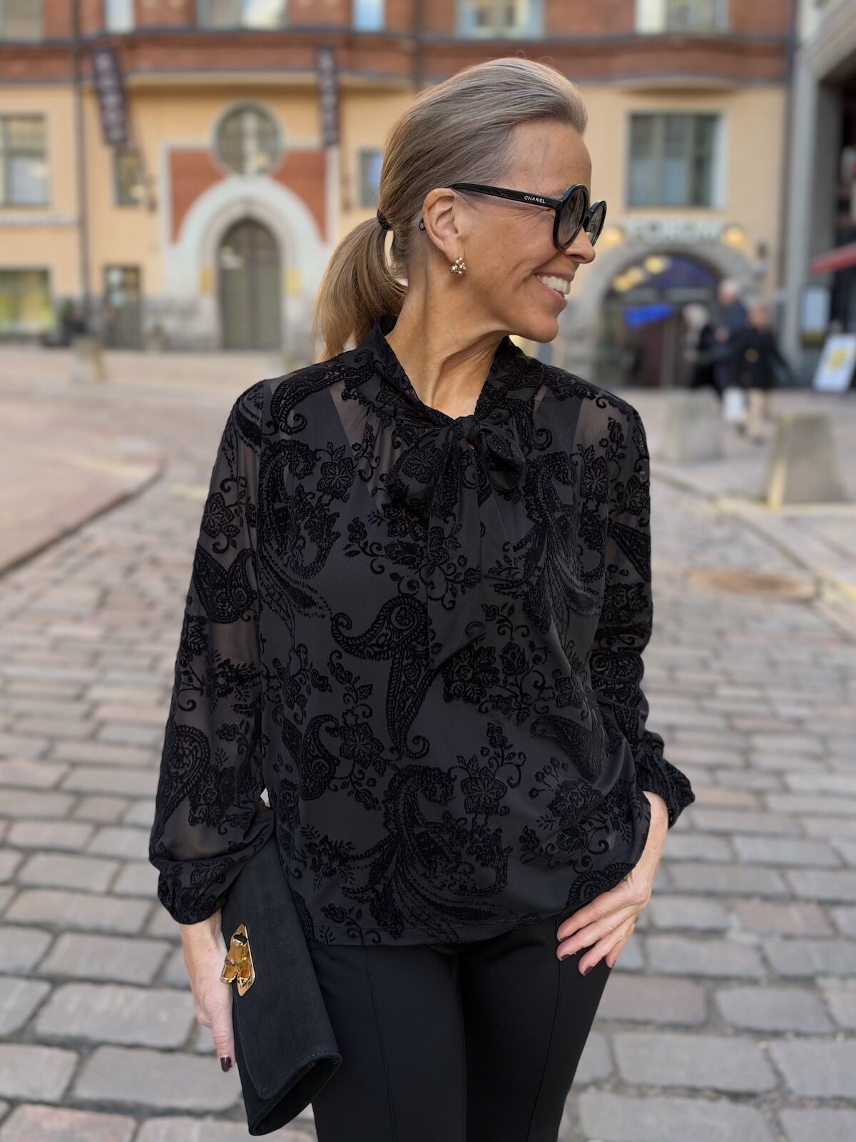 Fiorella paita rusetilla; musta - Image 4